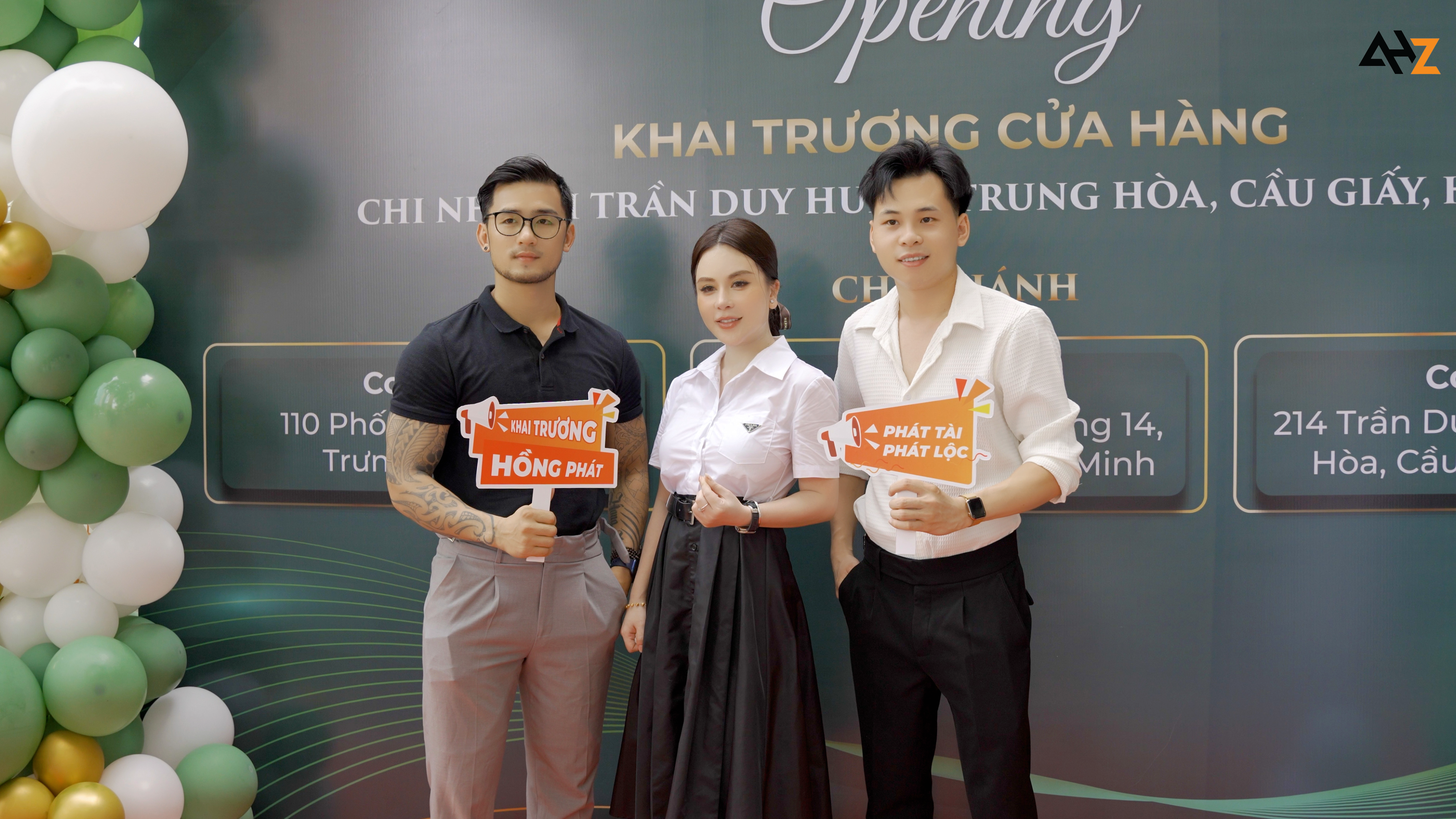 Ảnh chụp khai trương
